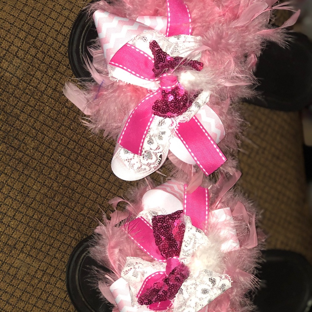 Pinky Feather slides with bow